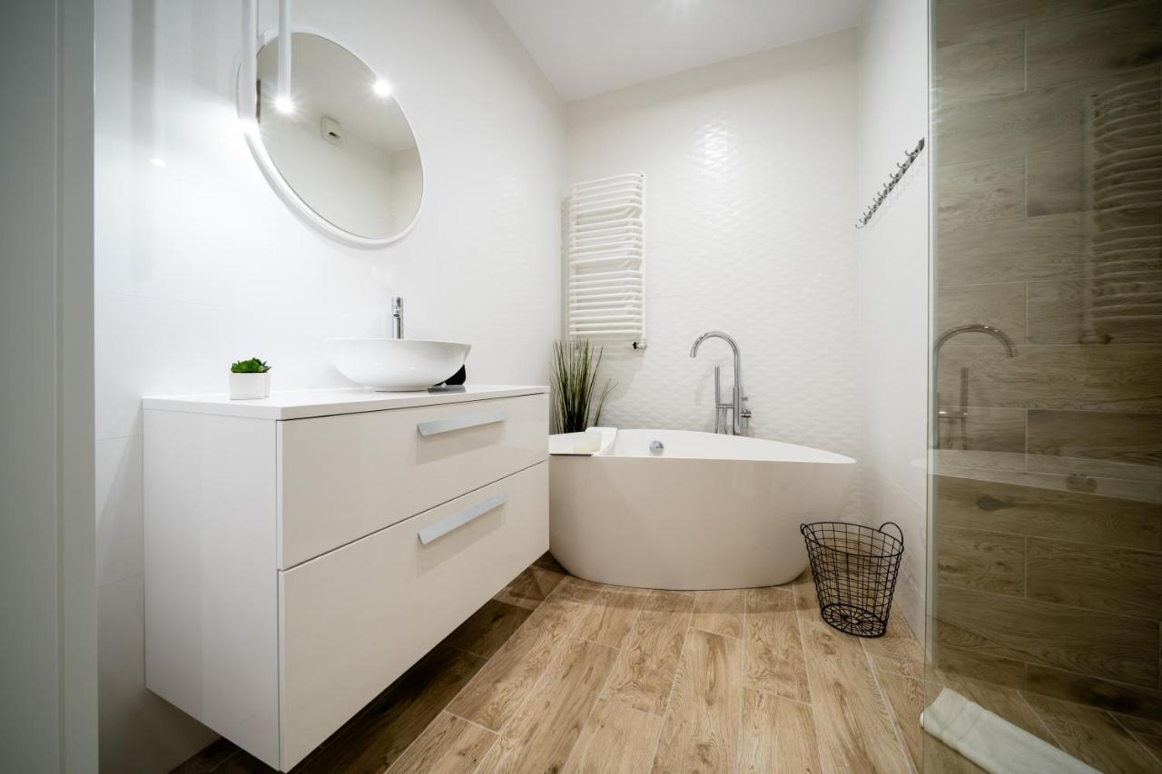 Urban Apartments Luxury Skyline Sokolska Towers 30A, 2 Free Garages, Gym & Sauna, Self Check-In 카토비체 외부 사진